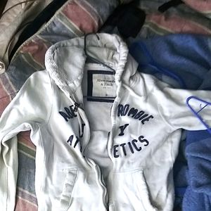 Abercrombie sweater jackey